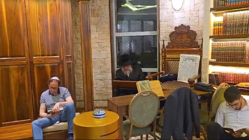 האדמו"ר משאץ אשדוד מקונן על החורבן בסין