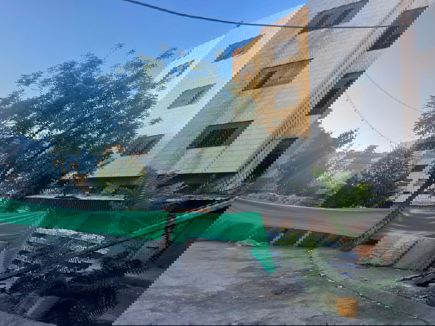 מאות יהודים בעלייה לקבר עתניאל בן קנז בחברון בצום תשעה באב