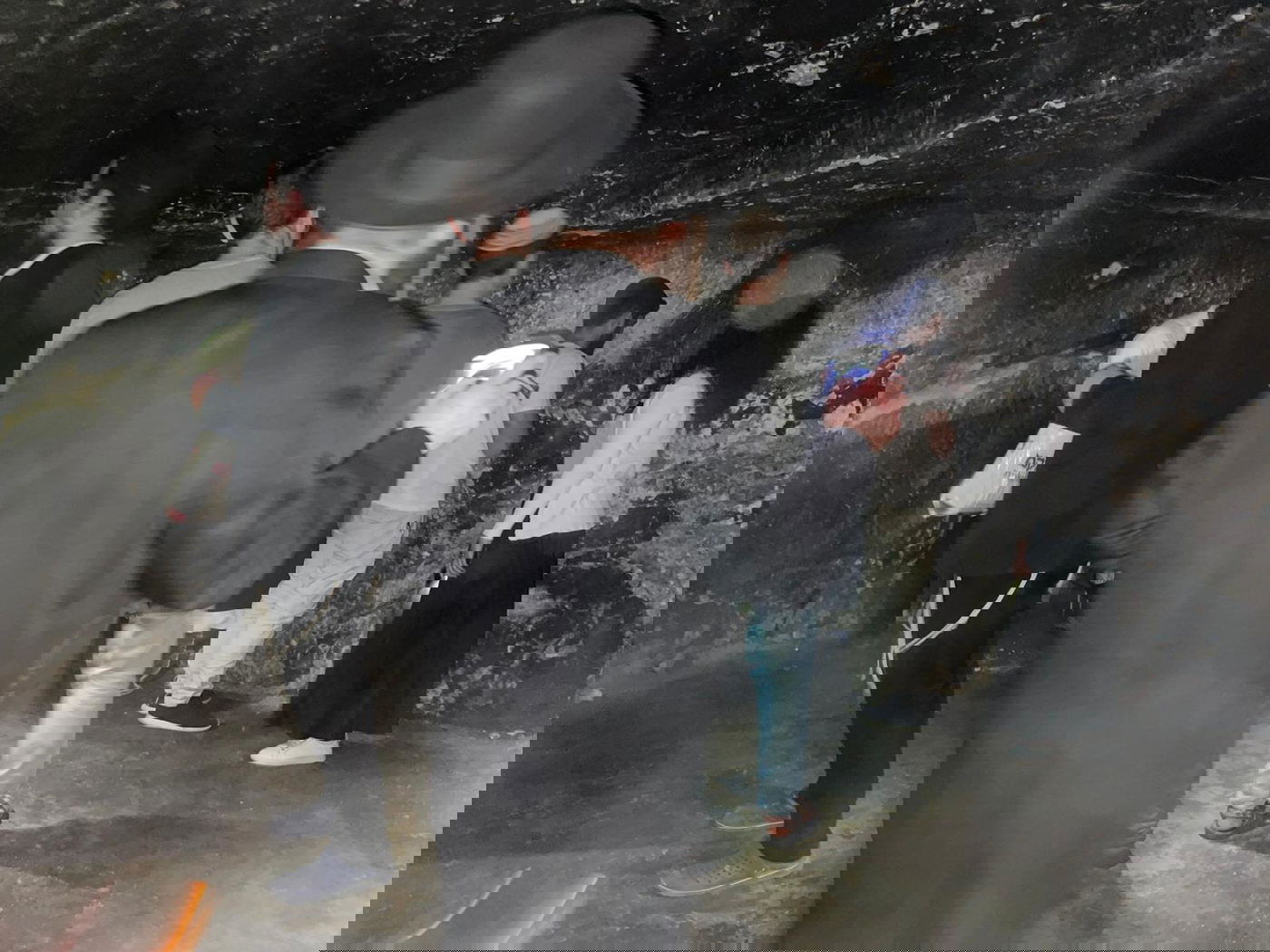 מאות יהודים בעלייה לקבר עתניאל בן קנז בחברון בצום תשעה באב