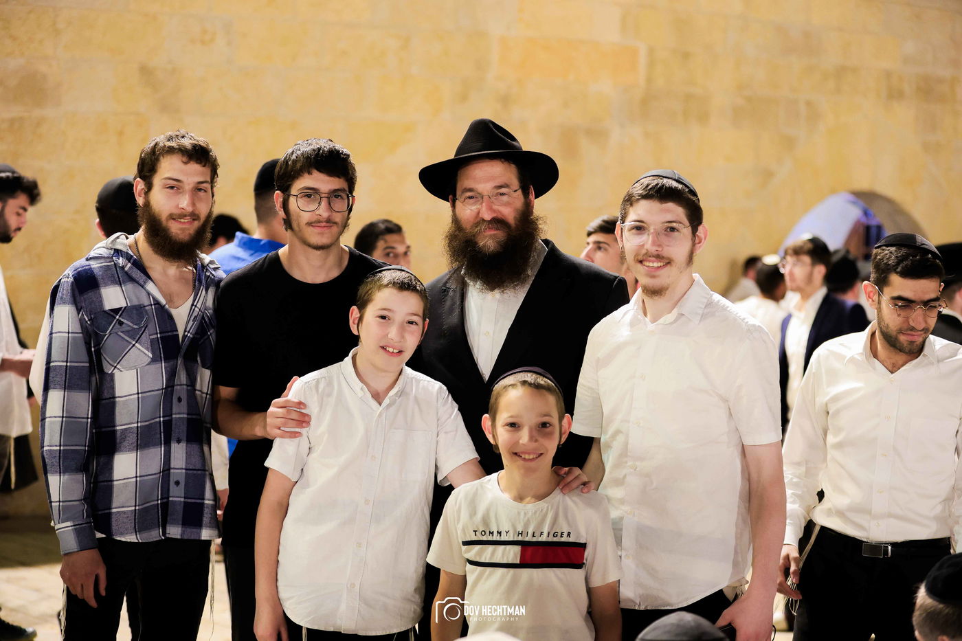 "הָיוּ בָנַי שׁוֹמֵמִים כִּי גָבַר אוֹיֵב" |  1956 שנים של גלות וייסורים, העם היהודי מבכה את החורבן 