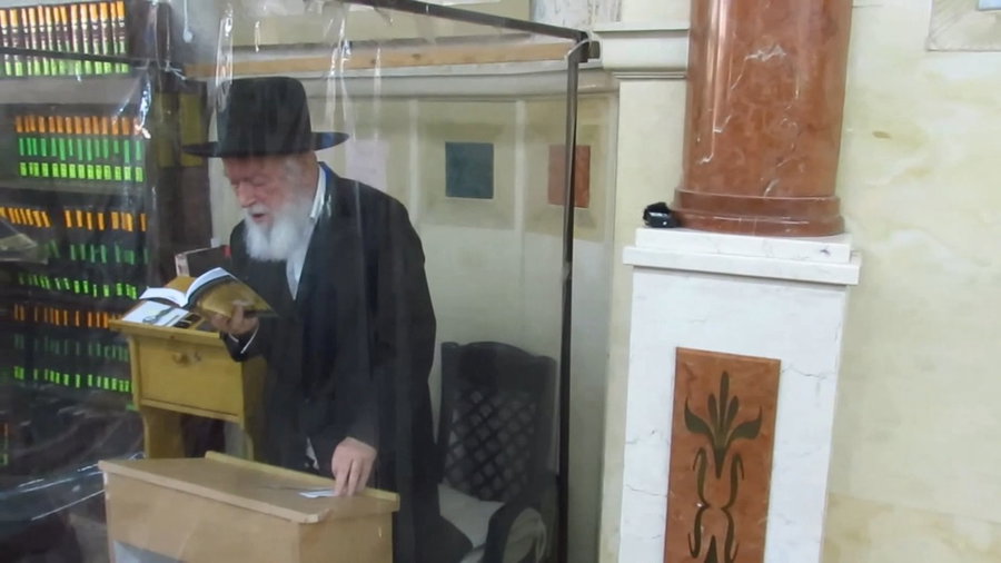  הגאון רבי יצחק זילברשטיין באמירת "אלי ציון ועריה"
