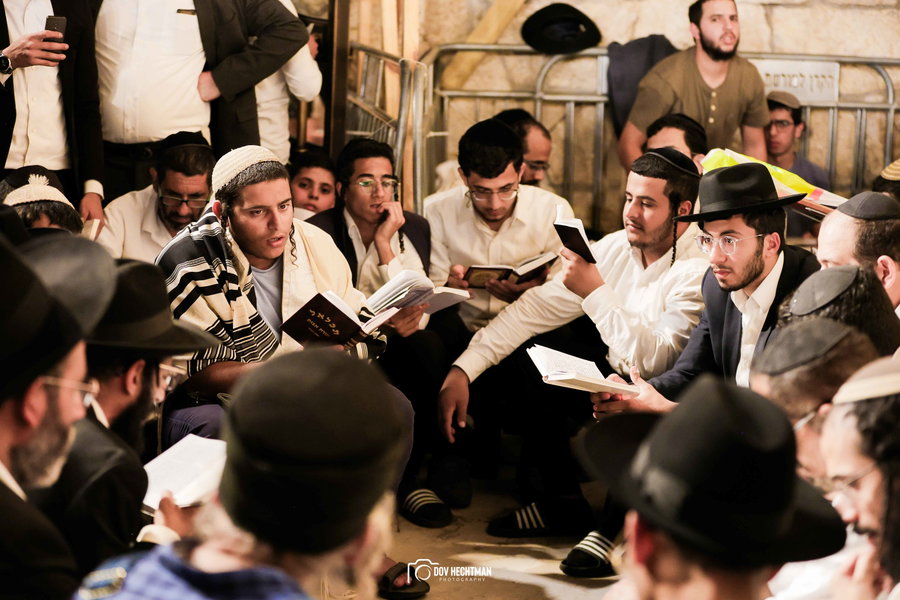 "הָיוּ בָנַי שׁוֹמֵמִים כִּי גָבַר אוֹיֵב" | 1956 שנים של גלות וייסורים, העם היהודי מבכה את החורבן