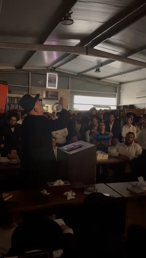 הגר"ל ליאור, בשירת 'אני מאמין' בליל ת"ב