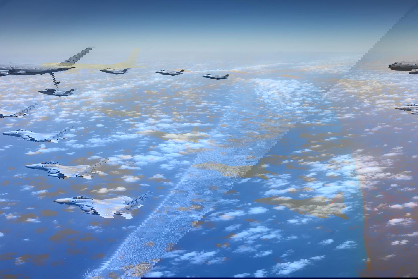 תרגיל תדלוק אווירי של מטוסי קרב