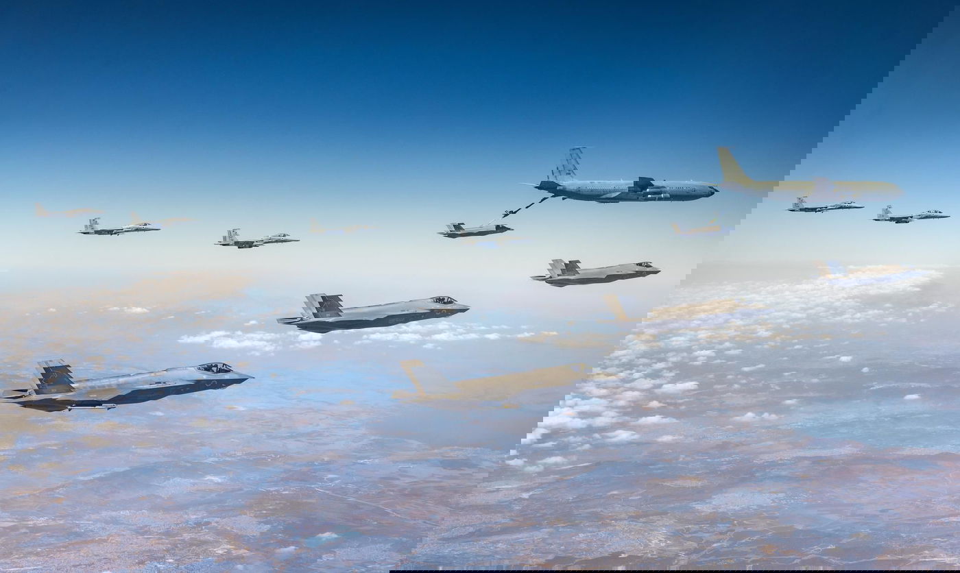 תרגיל תדלוק אווירי של מטוסי קרב