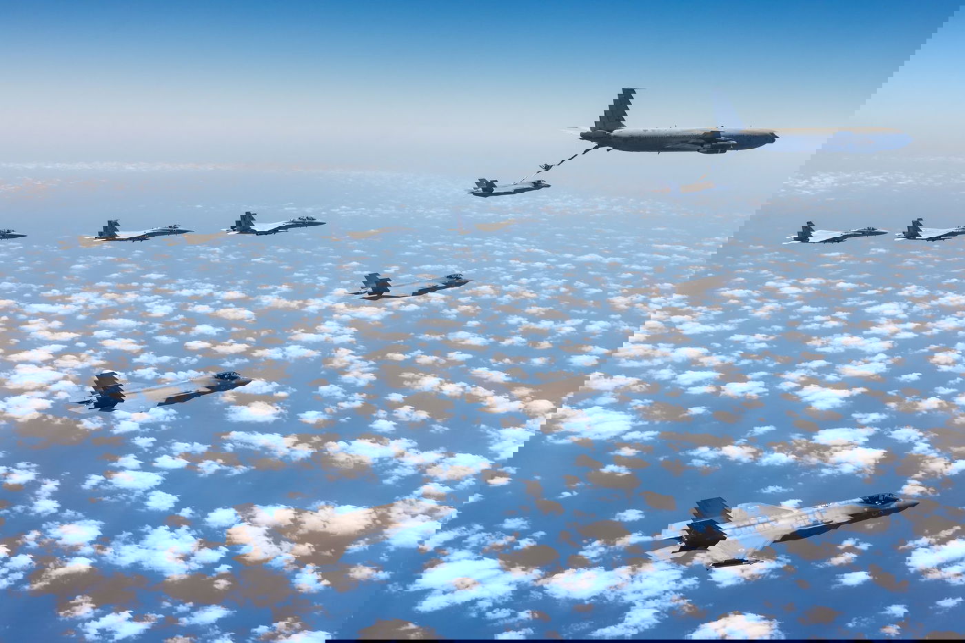 תרגיל תדלוק אווירי של מטוסי קרב