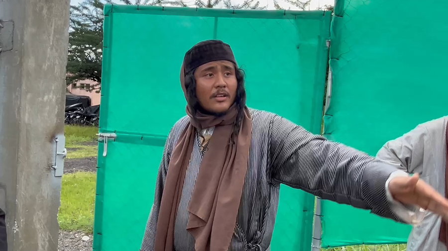 עזרא מנחם, מגרשם 