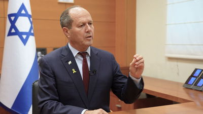 שר הכלכלה ברקת | עתר לבג"ץ