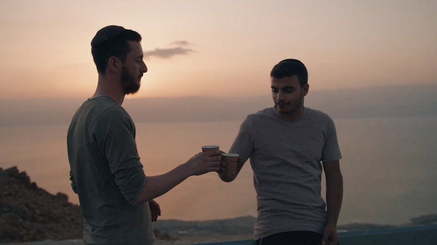 "מליון כוכבים" של איתי דוד בהפקתו של שיינר (בתמונה משמאל)