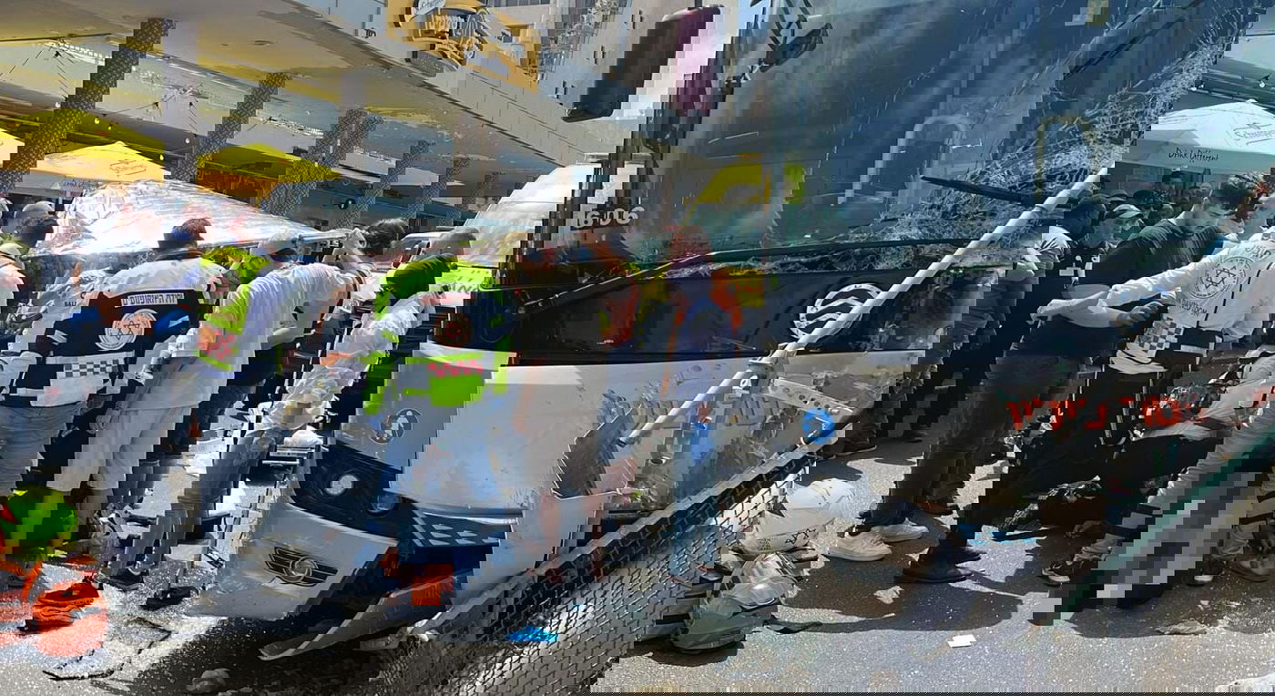 זירת תאונת האוטובוס בנתניה