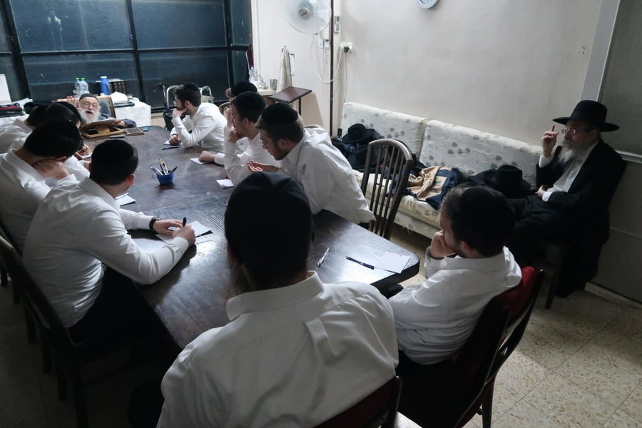 מהנעשה בביתו של הגאון רבי מאיר גריינמן