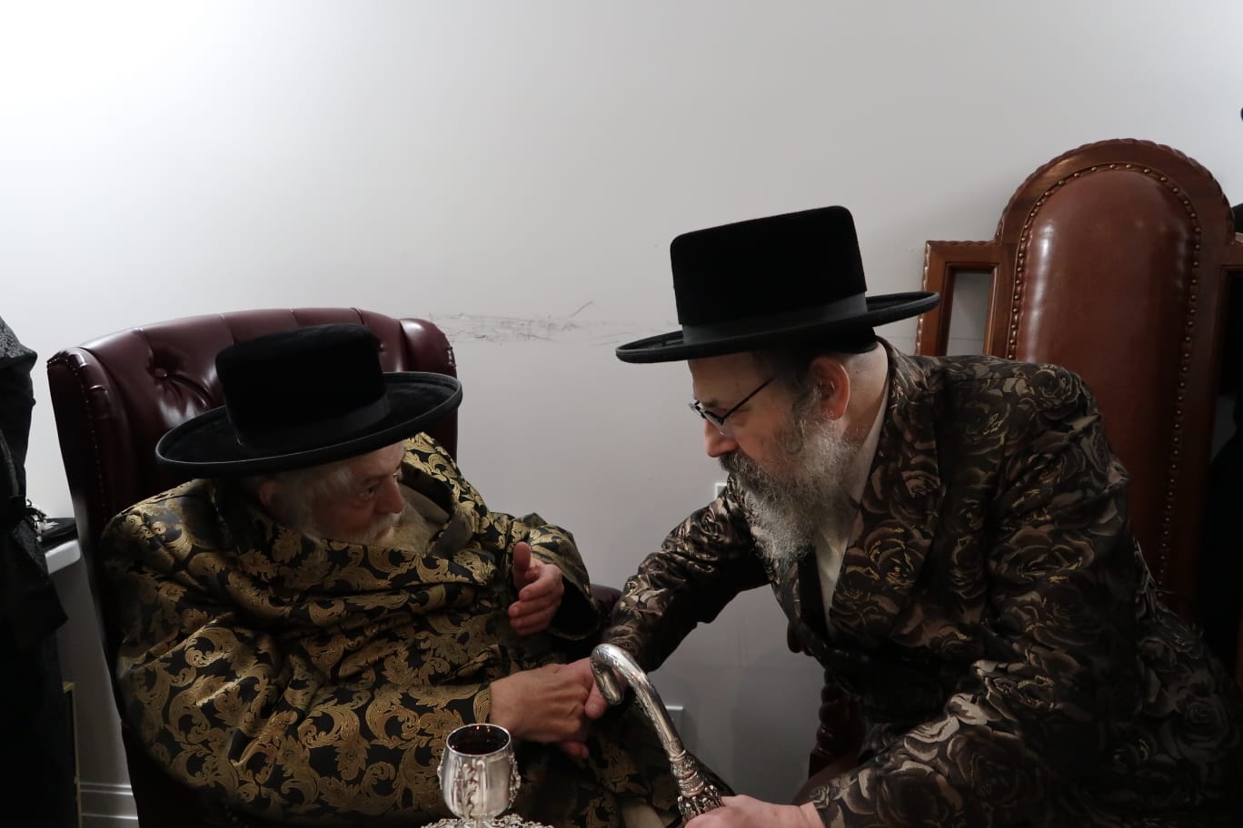 האדמו"ר מויז'ניץ לונדון אצל האדמו"ר מתולדות אברהם יצחק