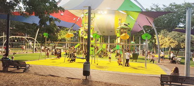 אמהות וילדים בגינות המשחקים  "במה הם אשמים"