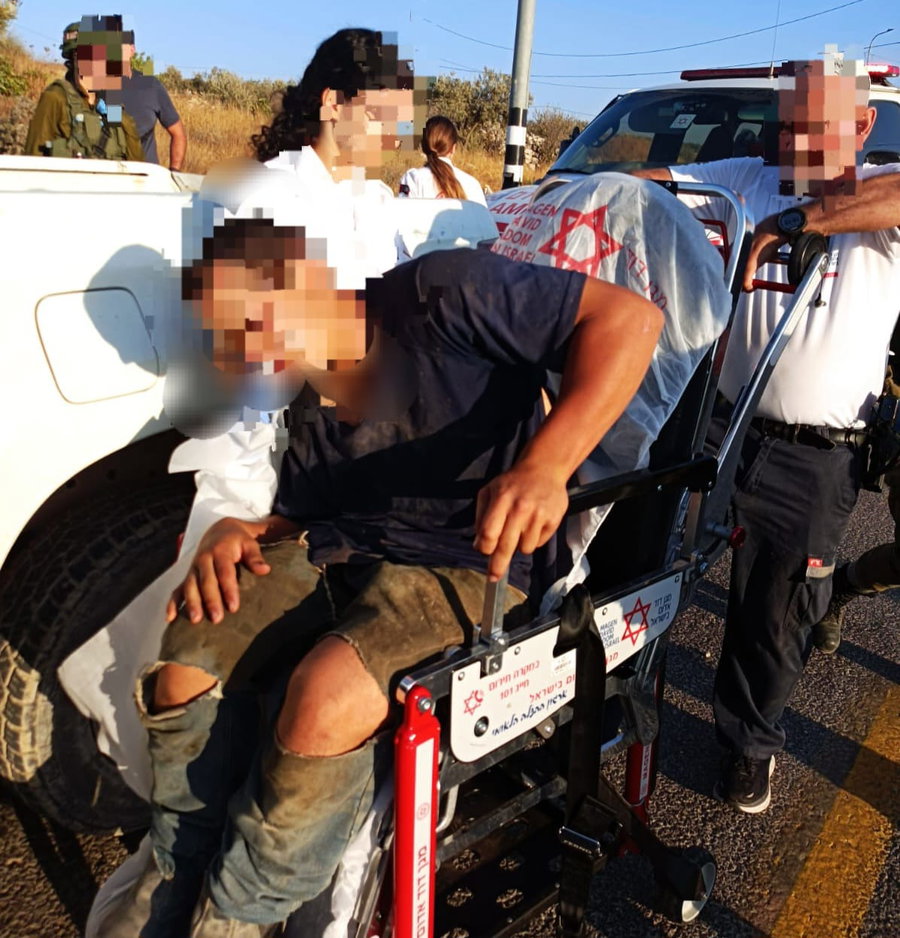 יש גם מקרים הפוכים - בתמונה: רועי צאן יהודים שנפגעו מערבים מפונים לבית החולים | ארכיון