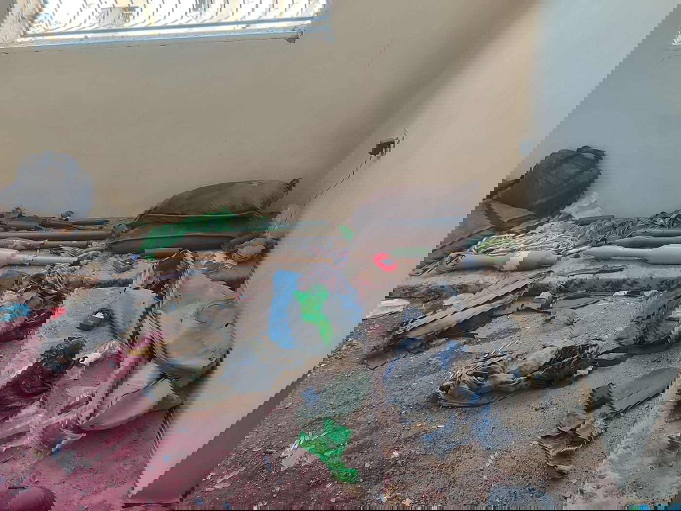 תמונות של אמצעי הלחימה שאותרו