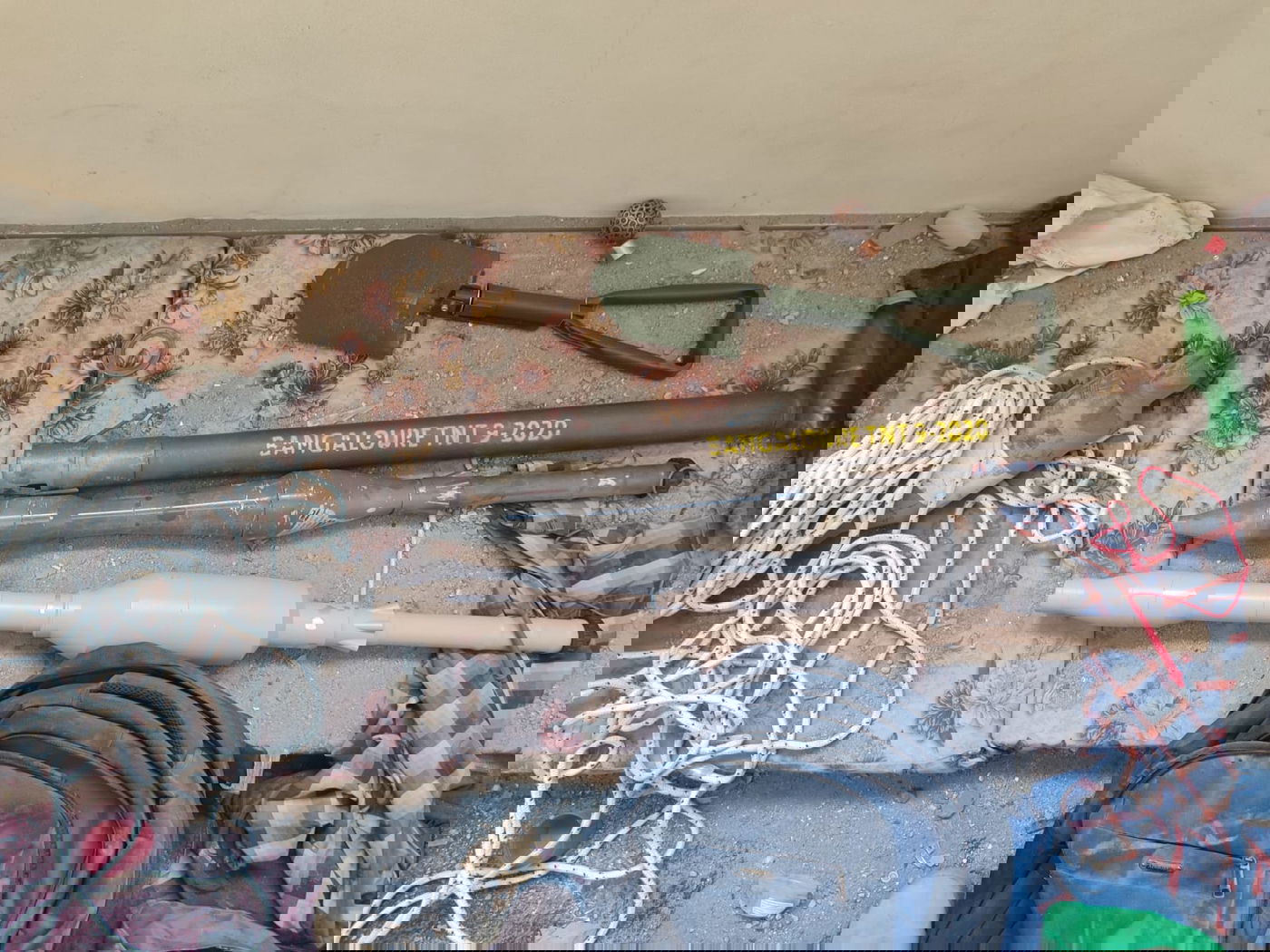 תמונות של אמצעי הלחימה שאותרו