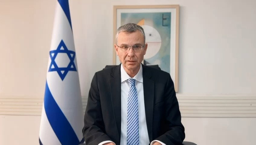 שר המשפטים יריב לוין מציג את הצעת הפשרה שלו לפני מספר חודשים