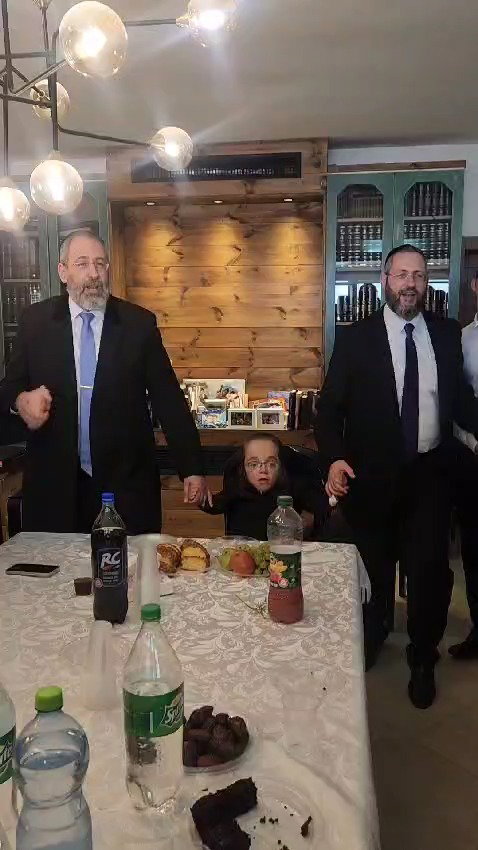 הגר"ד לאו עם בנו וחיזקי טורנהיים