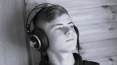 אלחנן שאו בסינגל חשוף במיוחד: "מאבד את זה"