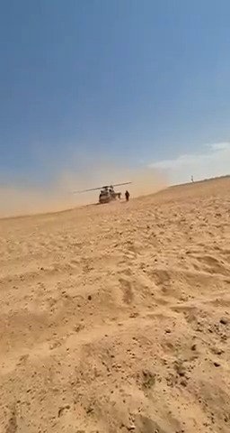 קאיד פרחאן אלקאדי מגיע למסוק צה"ל בתוך רצועת עזה