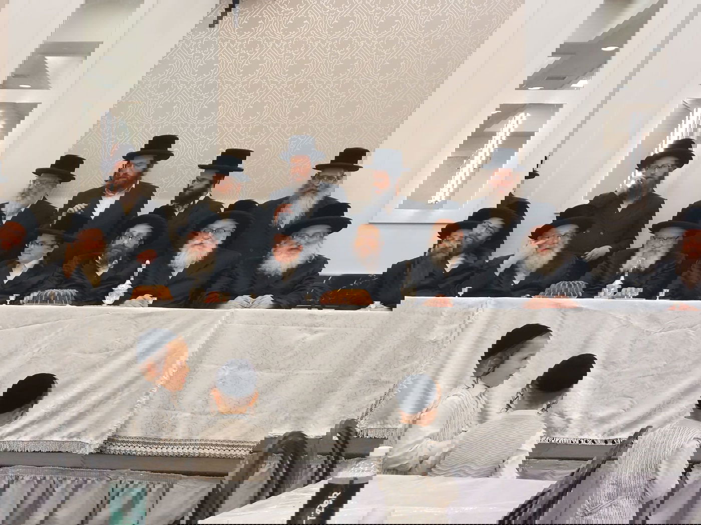 שמחת האירוסין בחצה"ק ראחמיסטריווקא אוקוויין של החתונה הערב