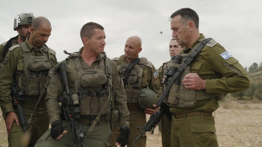 הרמטכ"ל בזירת פיגוע הירי בו נרצחו שלושה שוטרים