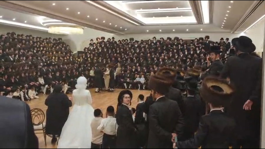 האדמו"ר מתולדות אברהם יצחק, בריקודי קודש במצווה טאנץ