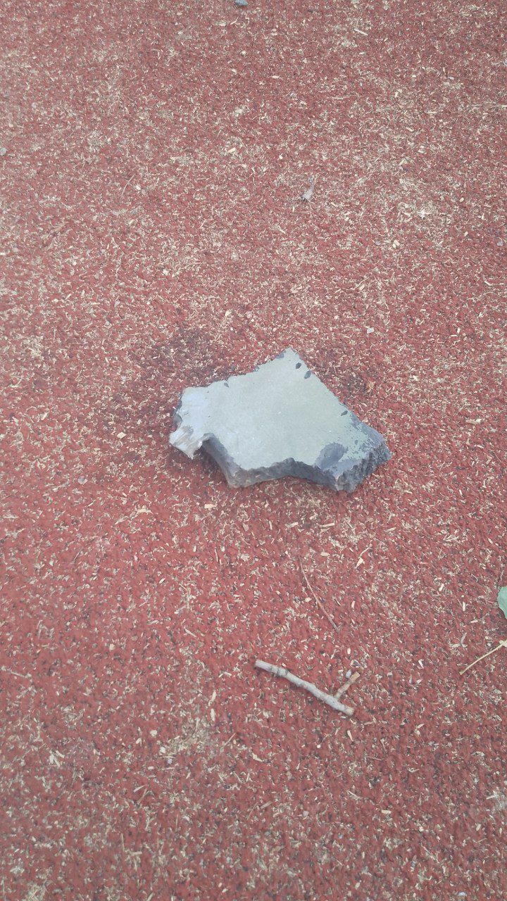 רגע לפני פתיחת שנה: רסיסים נפלו בשטח בית הספר היהודי בקייב