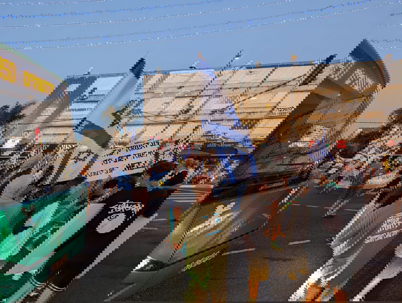 אילוסטרציה - למצולמים אין קשר לכתבה | הפגנה בהוד השרון