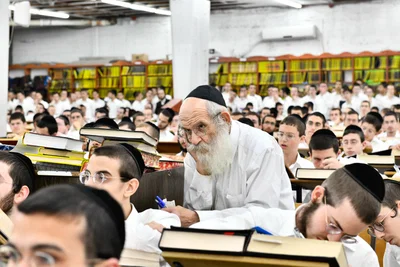 הגאון רבי חיים ברמן ה'מתמיד' של הישיבה
