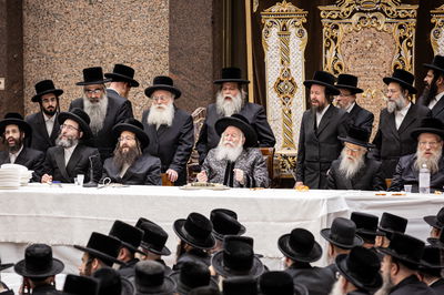 האדמו"ר מבאבוב בסעודת ראש חודש אלול