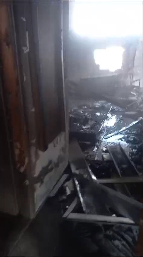 לוחמי האש בבית שספג פגיעה ישירה במטולה