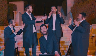 "וכסא דוד": שרוליק רייזמן והחברים בקליפ שביעי בסדרה