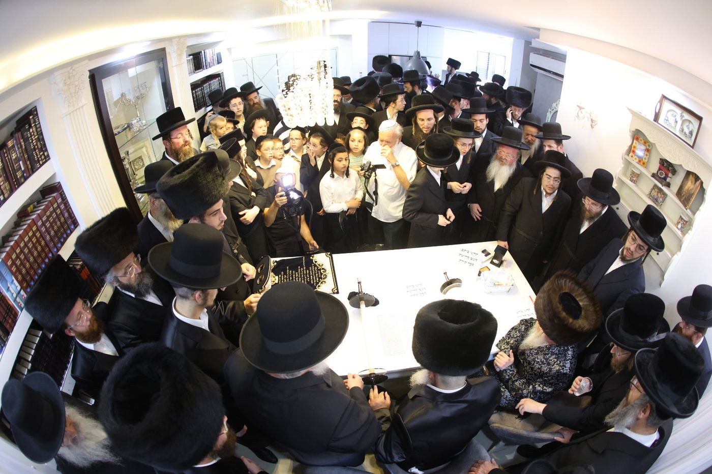 הכנסת ספר תורה לביהמ"ד קרעטשניף קרית גת