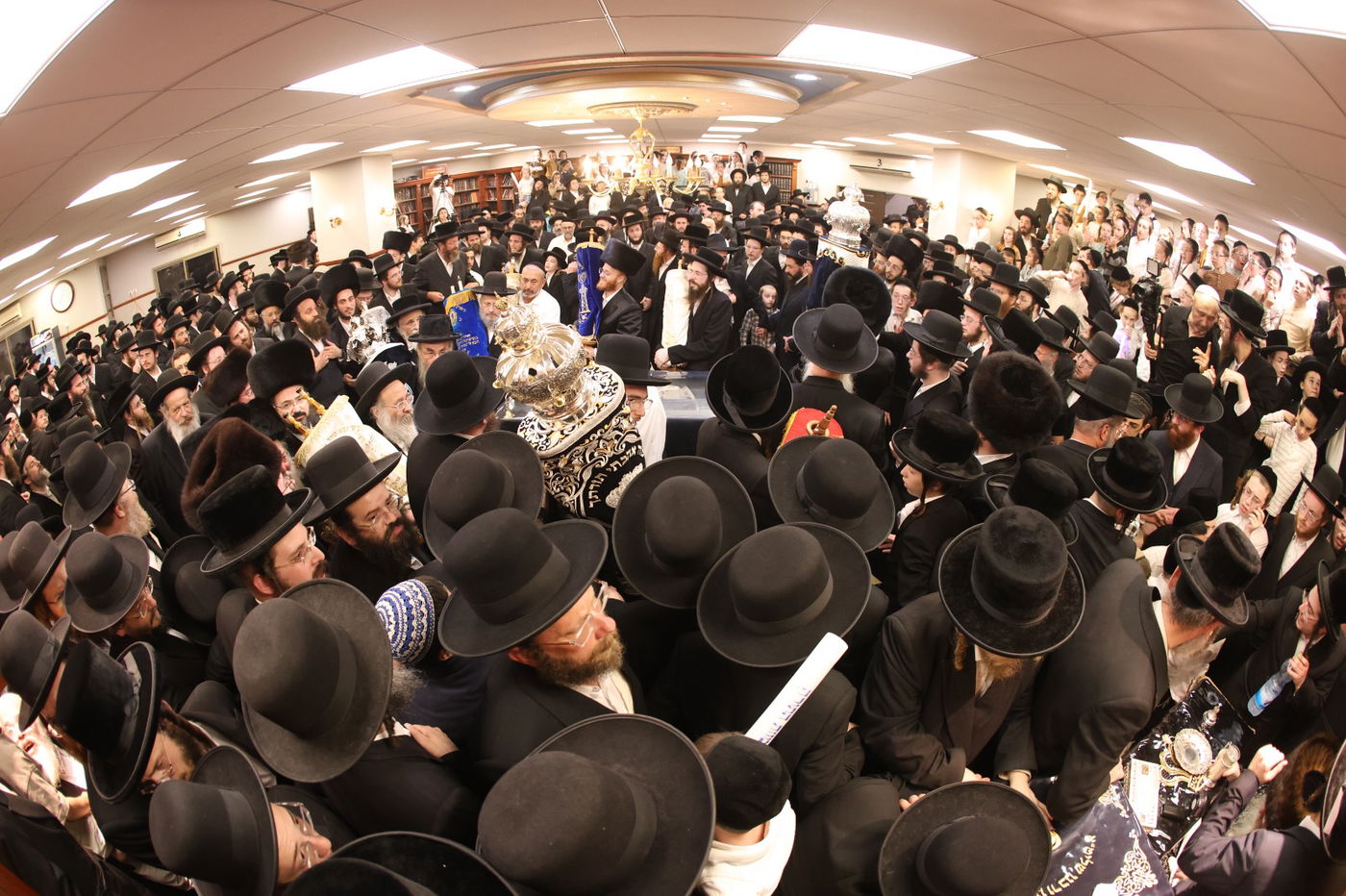 הכנסת ספר תורה לביהמ"ד קרעטשניף קרית גת