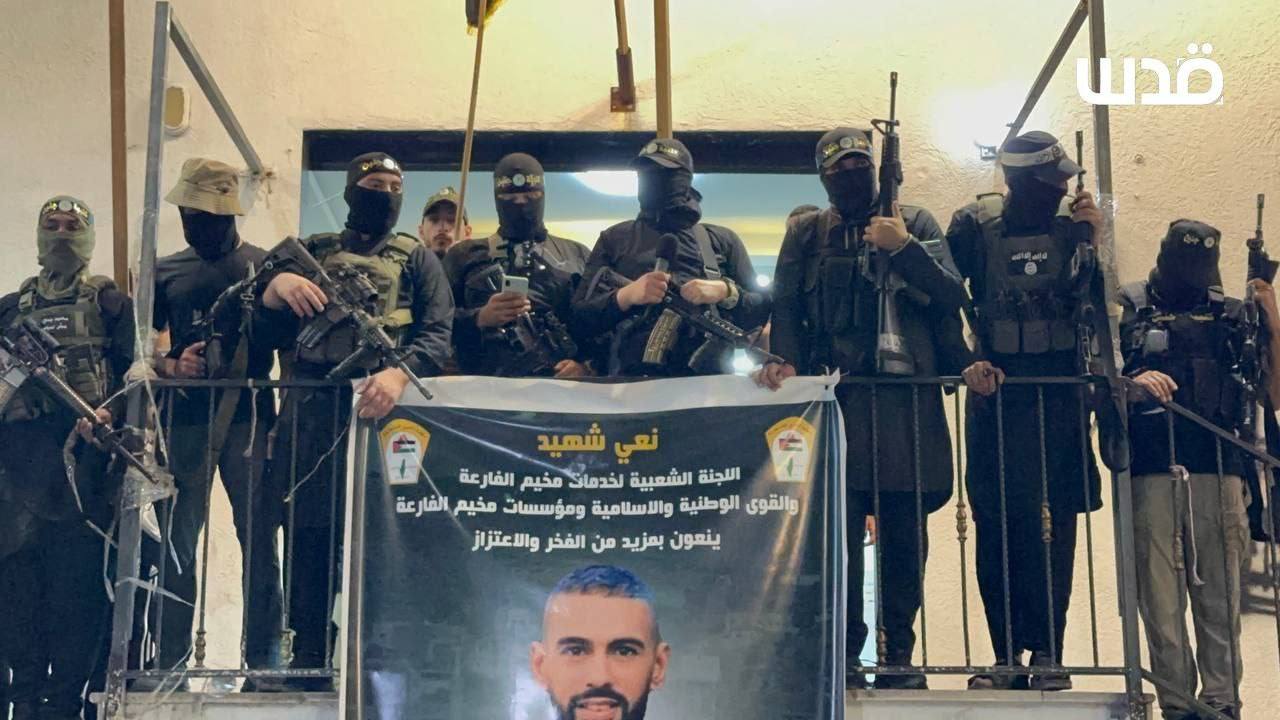 צעירים חמושים עם כרזות מחבלים בג'נין