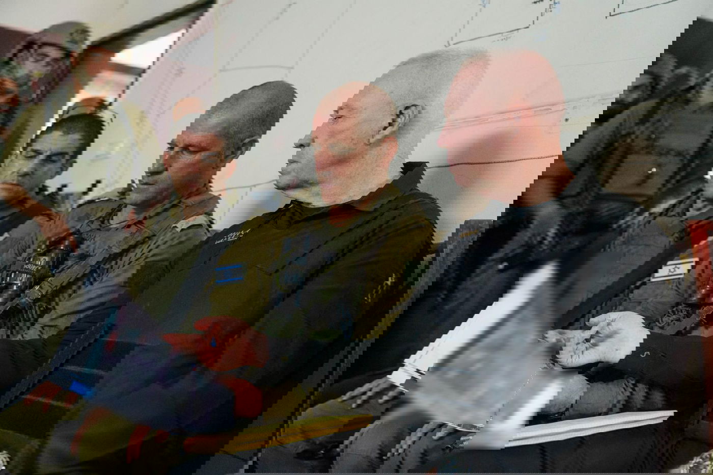 שר הביטחון נכנס לעזה: "האחים סינוואר יעשו את הטעות - ונגיע אליהם"