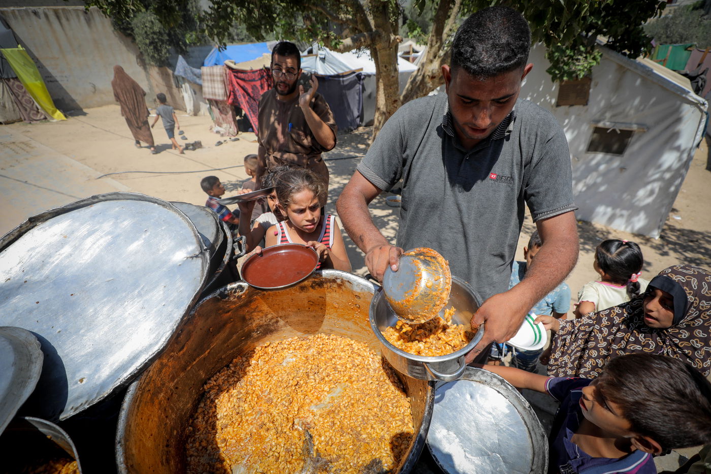 ארוחה חמה בעזה