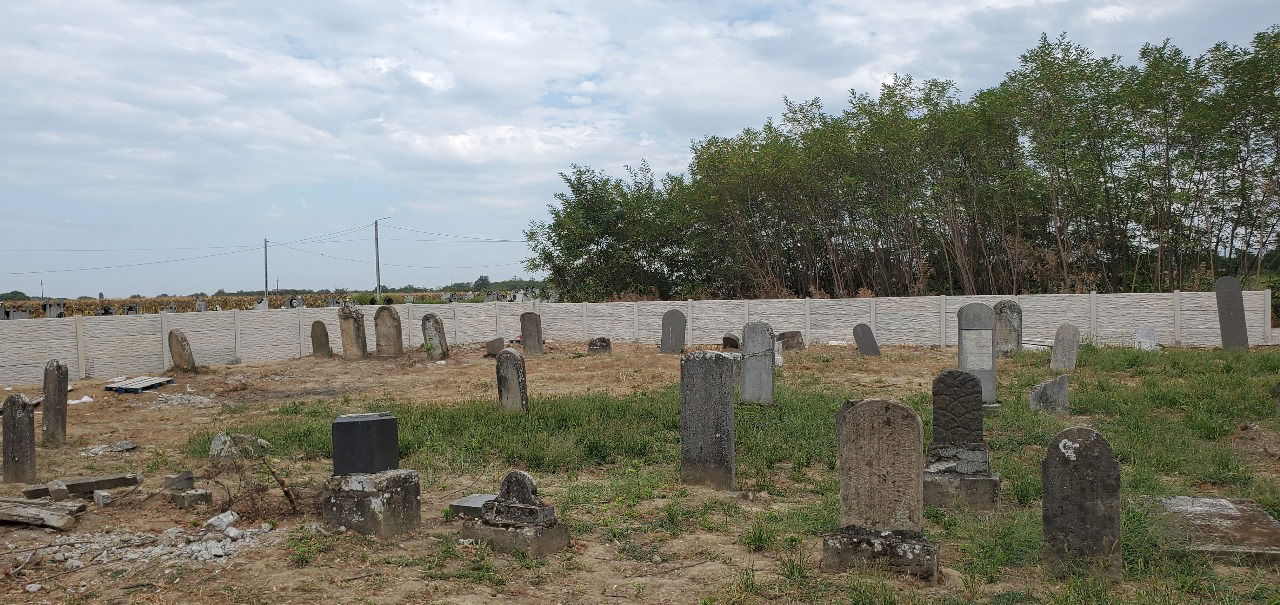 בית העלמין העתיק במאדיסו אורית אחרי השיפוץ