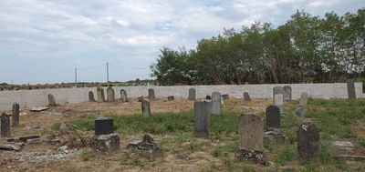 בית העלמין העתיק במאדיסו אורית אחרי השיפוץ