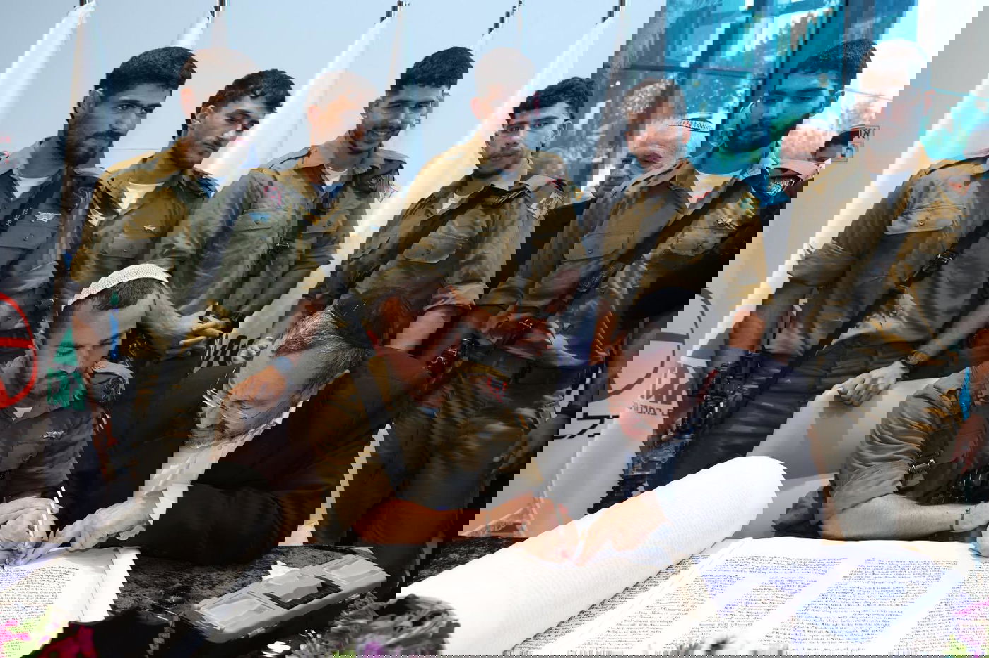 הכנסת ספר תורה באגד לזכר 4 מחללי המלחמה