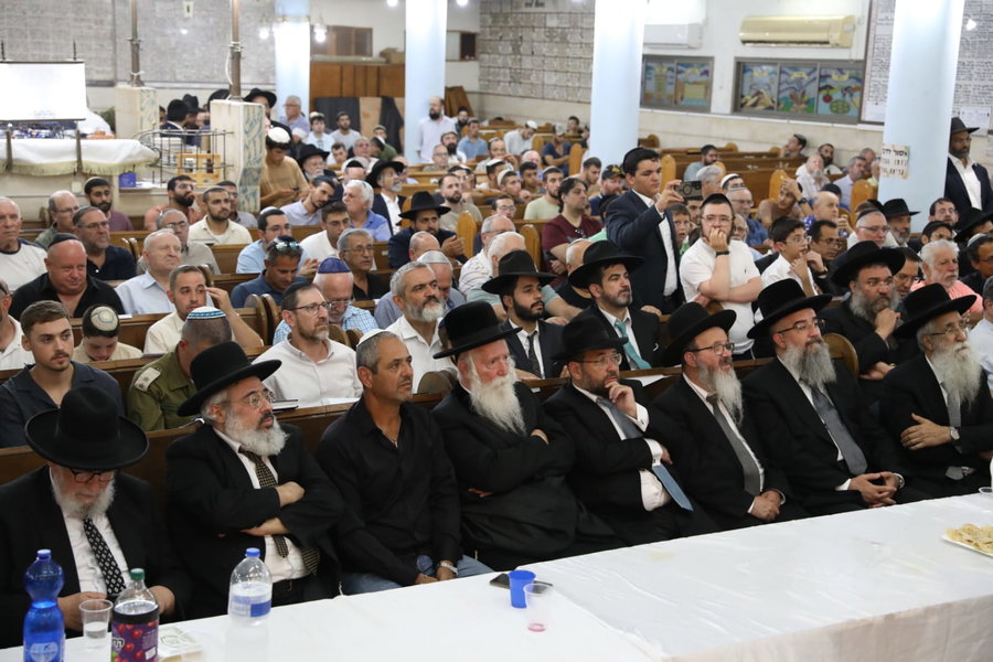 מעמד הכתרת הרב בן ציון נורדמן לרב בית הכנסת הגדול בחדרה