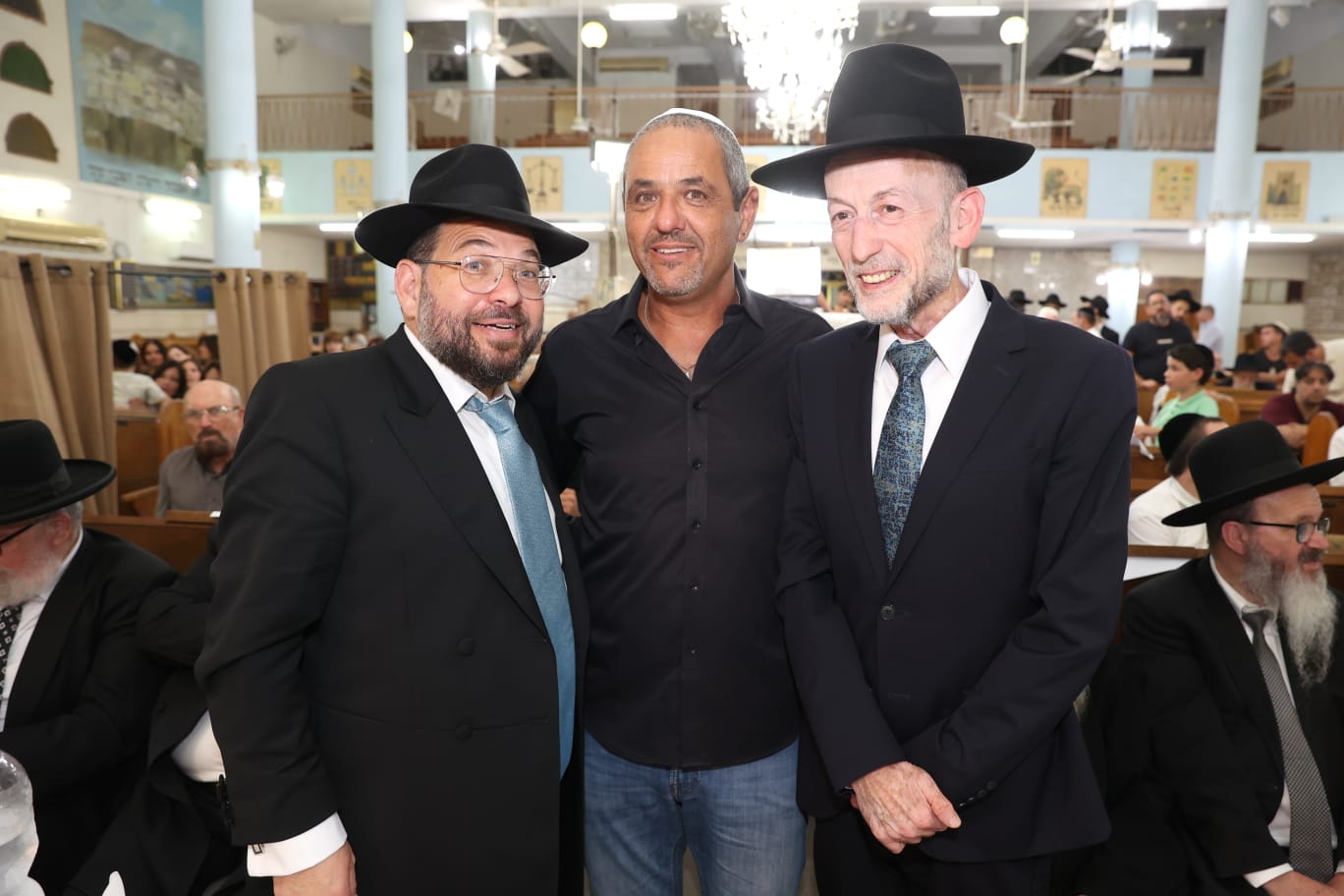 הכתרת הרב בן ציון נורדמן לרב בית הכנסת הגדול