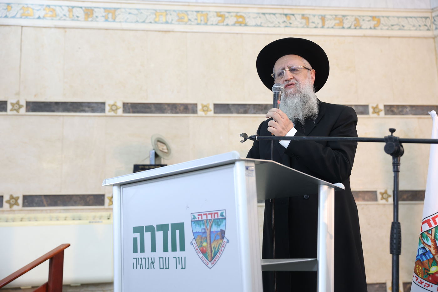 הכתרת הרב בן ציון נורדמן לרב בית הכנסת הגדול