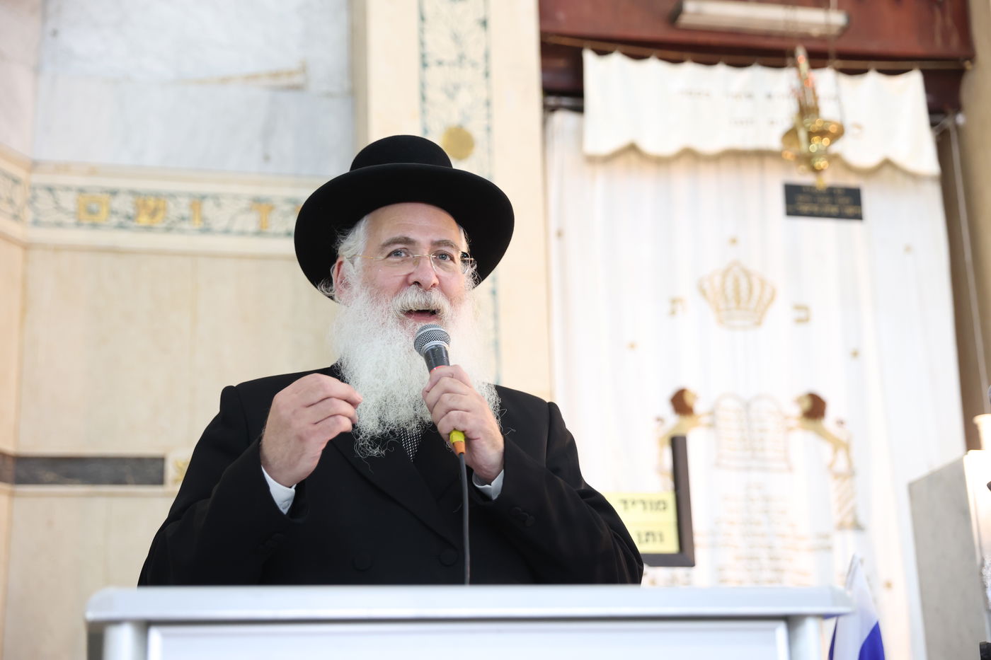 הכתרת הרב בן ציון נורדמן לרב בית הכנסת הגדול