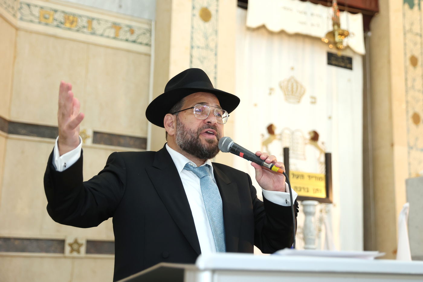 הכתרת הרב בן ציון נורדמן לרב בית הכנסת הגדול