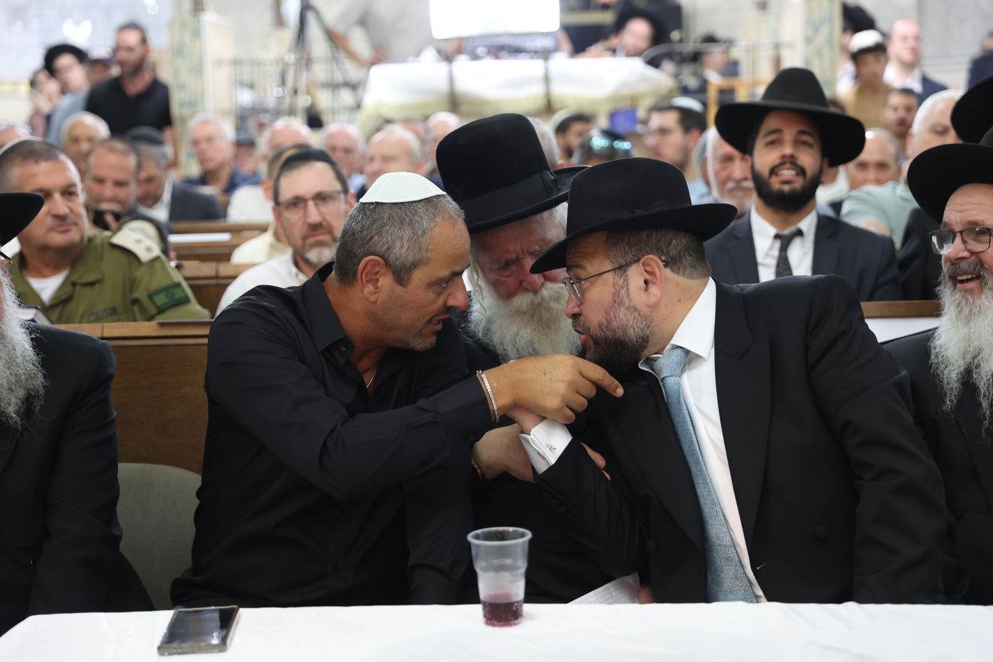 הכתרת הרב בן ציון נורדמן לרב בית הכנסת הגדול