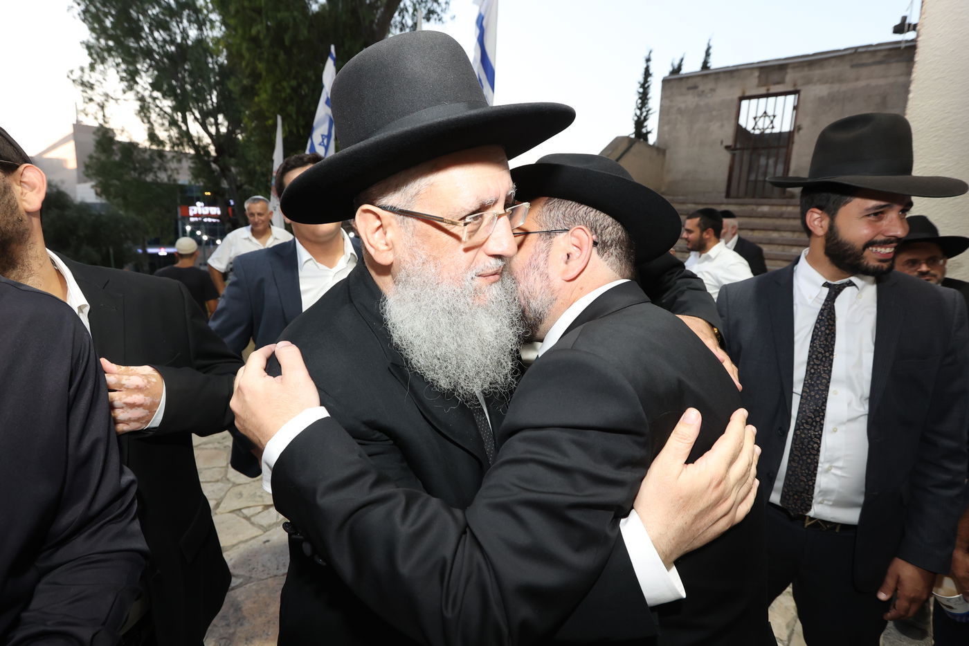 הכתרת הרב בן ציון נורדמן לרב בית הכנסת הגדול