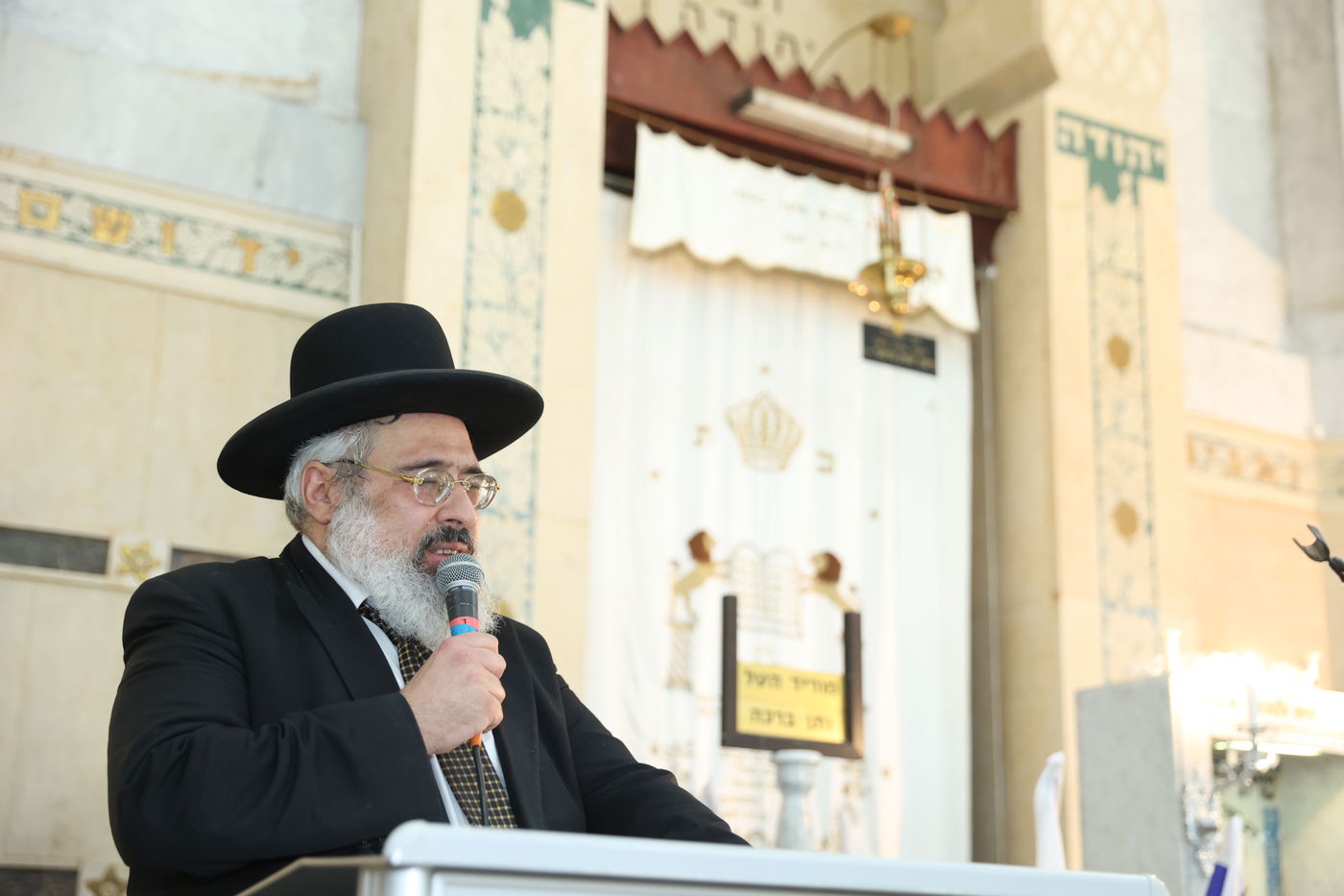 הכתרת הרב בן ציון נורדמן לרב בית הכנסת הגדול