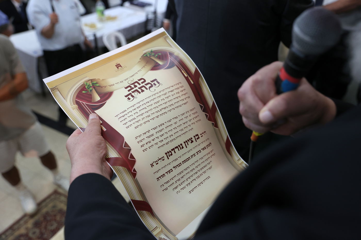 הכתרת הרב בן ציון נורדמן לרב בית הכנסת הגדול